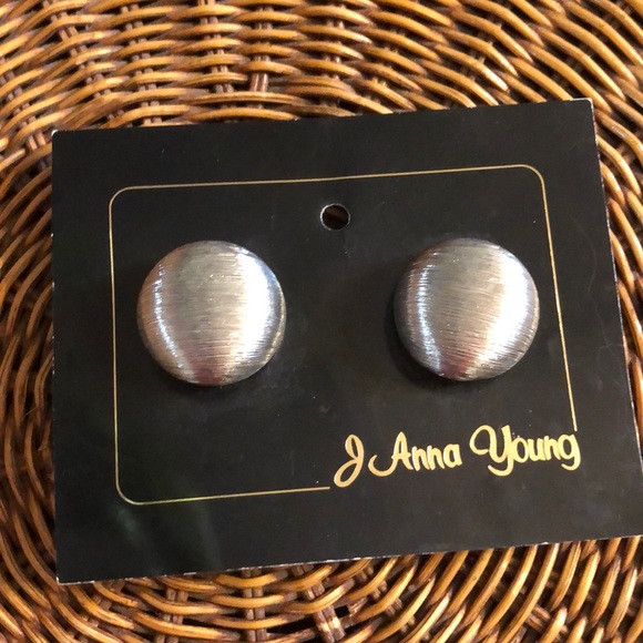 Large vintage J Anna Young button earrings - Picture 2 of 4
